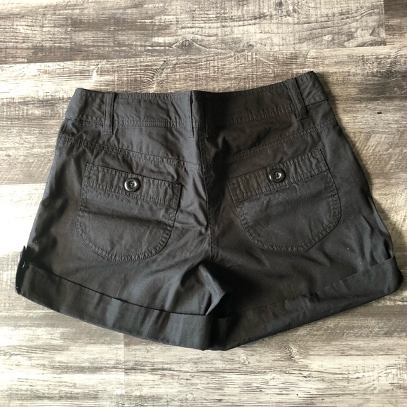 H&M Roll-up Button Shorts - Picture 2 of 4